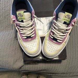 Nike low-top sneakers in navy, light pink and cream